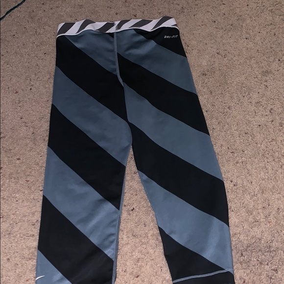 Nike leggings - Picture 3 of 3